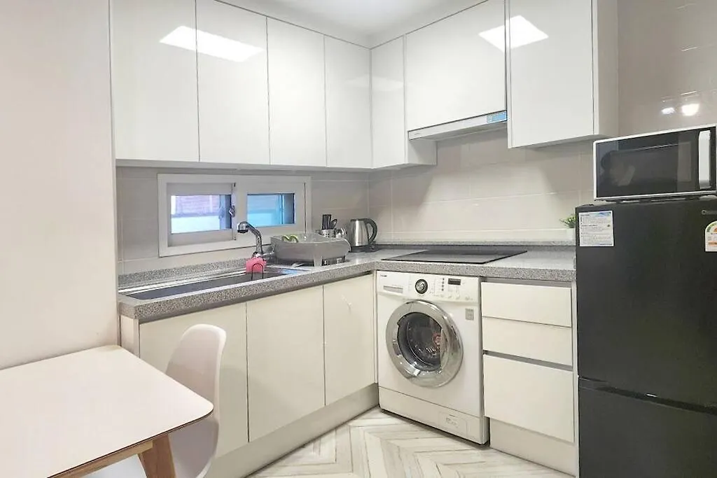 Apartament B-10 White Linen House Seul